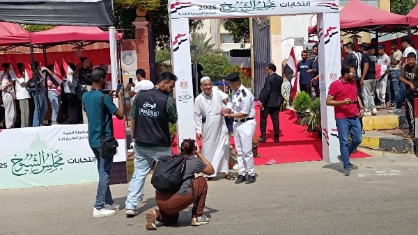 توافد الناخبين بالشيخ زايد للإدلاء بأصواتهم في انتخابات مجلس الشيوخ 2025