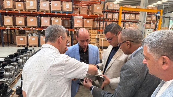 وزير الإسكان يزور مصنع "هيدرو - Hydroo" للطلمبات في إسبانيا