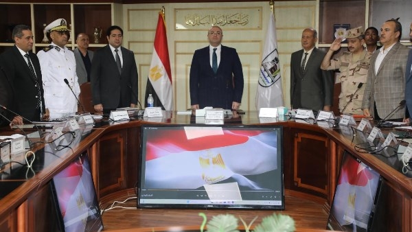 محافظ بنى سويف يوجّه الشكر للجهاز التنفيذى لجهودهم فى انتخابات مجلس الشيوخ 2025