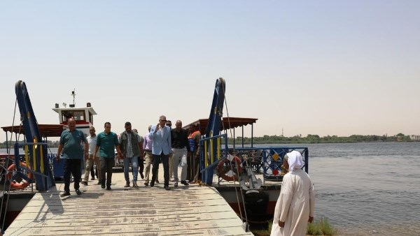 محافظ أسوان يدشن عبارة السباعية بعد رفع كفاءتها