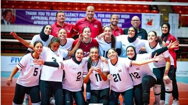 بنات الفراعنة يكتسحن الكاميرون ويتأهلن إلى المربّع الذهبي في بطولة إفريقيا للطائرة