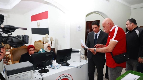 صور.. بعثة منتخب السلة الأولمبي بالبحرين تشارك في انتخابات مجلس الشيوخ