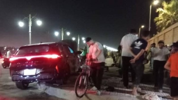 سيارة ملاكي تدهس 3 سيدات على أحد الأرصفة بكورنيش دمياط