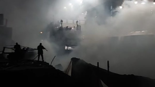 محافظ القليوبية يتابع جهود السيطرة على حريق بمطعم في شبرا الخيمة