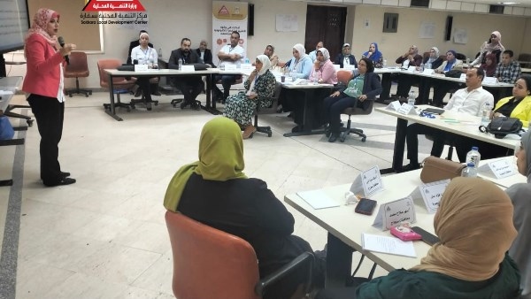 استمرار الدورات التدريبية بمركز سقارة لـ 150 متدربا من المحافظات على أحدث البرامج