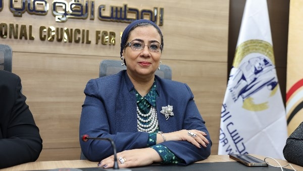 المستشارة أمل عمار تتابع مع محافظ سوهاج سير العملية الانتخابية