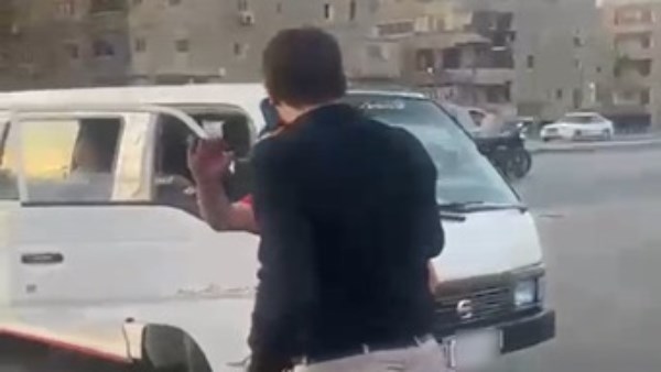 ماشى عكس.. القبض على قائد ميكروباص في السلام
