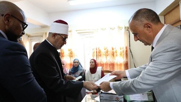 مفتي الجمهورية يدلي بصوته .. ويؤكد: المشاركة مسئولية وطنية وأمانة شرعية