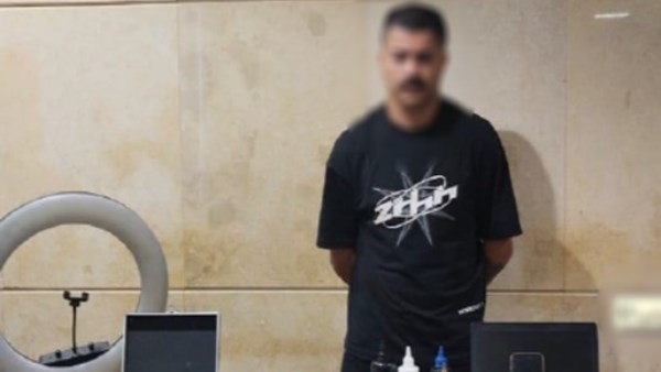 توني تاتو بعد ضبطه: برسم على جسد النساء بموافقتهن