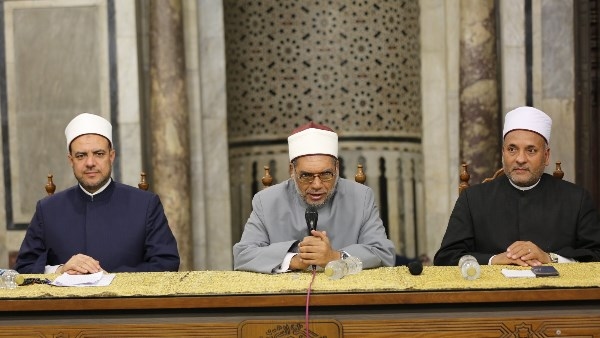 علماء الأزهر في رحاب الجامع الشريف: الإخاء والإيثار طريق إلى مجتمع متماسك