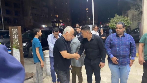 بينهم أشرف زكي والسبكي.. نجوم الفن يواسون صبحي خليل في وفاة والدته