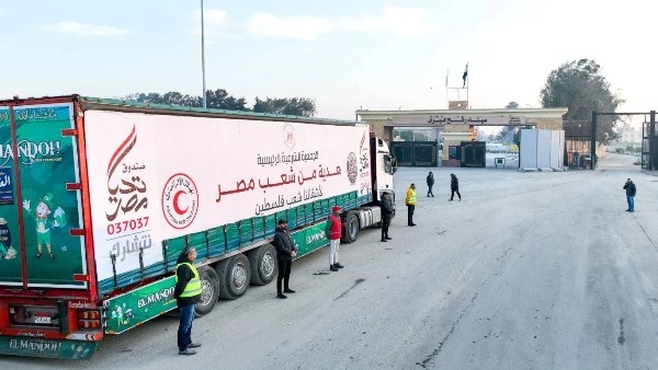 زاد العزة من مصر إلى غزة.. قافلة المساعدات الـ 14 تنطلق إلى القطاع