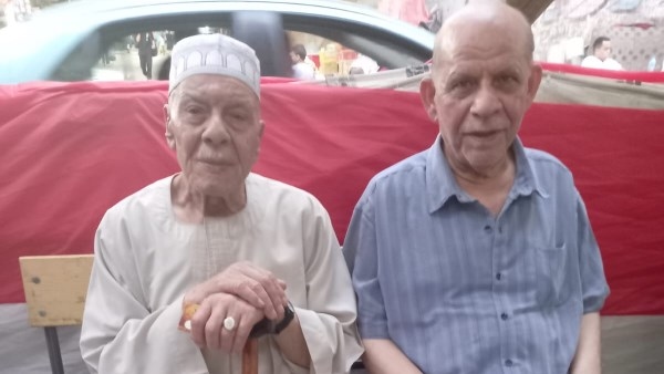 مسن من المطرية: أدليت بصوتي في انتخابات الشيوخ لاختيار من يخدم البلد..صور