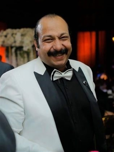 محمد ثروت: وقوفي أمام ميمي جمال شرف كبير.. وسعيد بتجربة فيلم "ريستارت"- فيديو