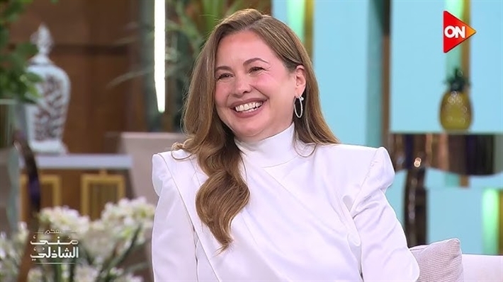 أجرت مقابلة تلفزيونية بعد يومين من الولادة مع مات ديمون ... ريا أبي راشد تتحدث عن زواجها والأمومة