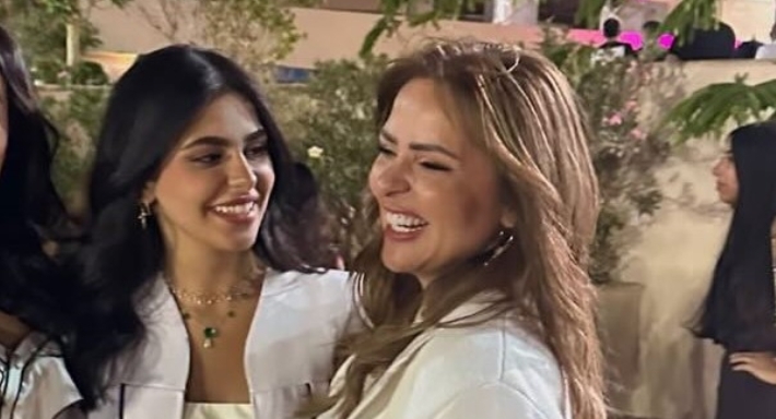 مها الصغير تحتفل بتخرج ابنتها نادية أحمد السقا