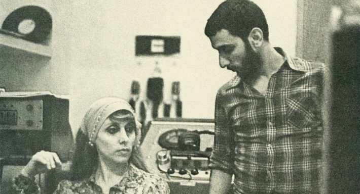 انهيار فيروز بعد سماعها خبر وفاة ابنها زياد الرحباني وفريق طبي يتوجه لمنزلها