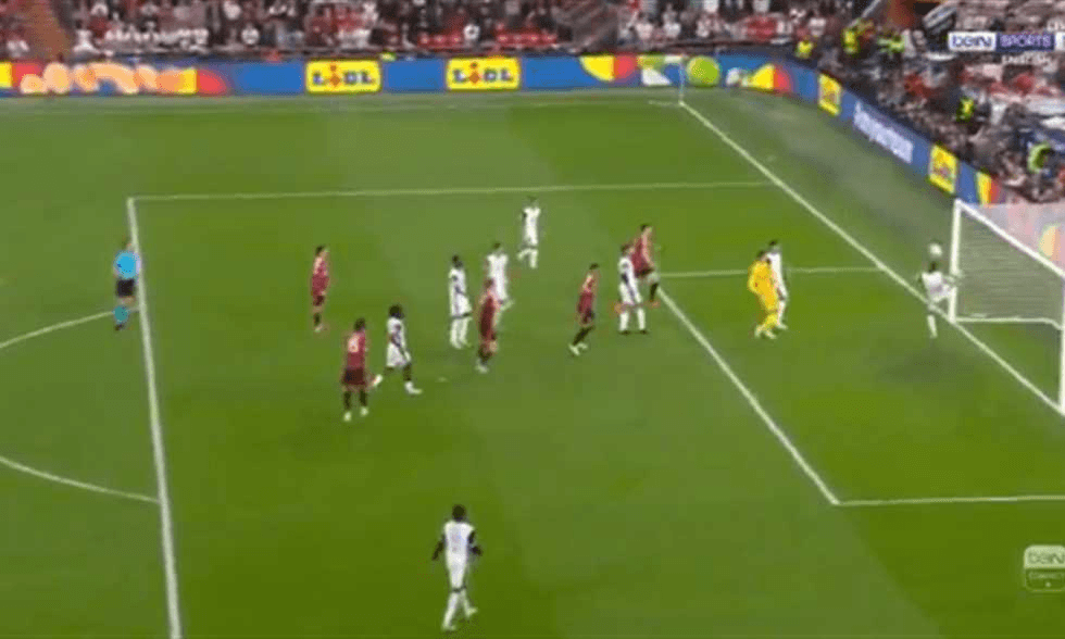 إنقاذ خرافي من فان دي فين لاعب توتنام ضد مانشستر يونايتد (نهائي الدوري الأوروبي)