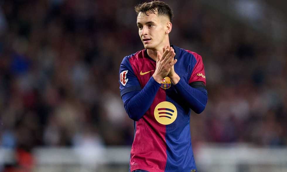 موندو ديبورتيفو: برشلونة يحدد شروطه لبيع كاسادو لـ مانشستر يونايتد