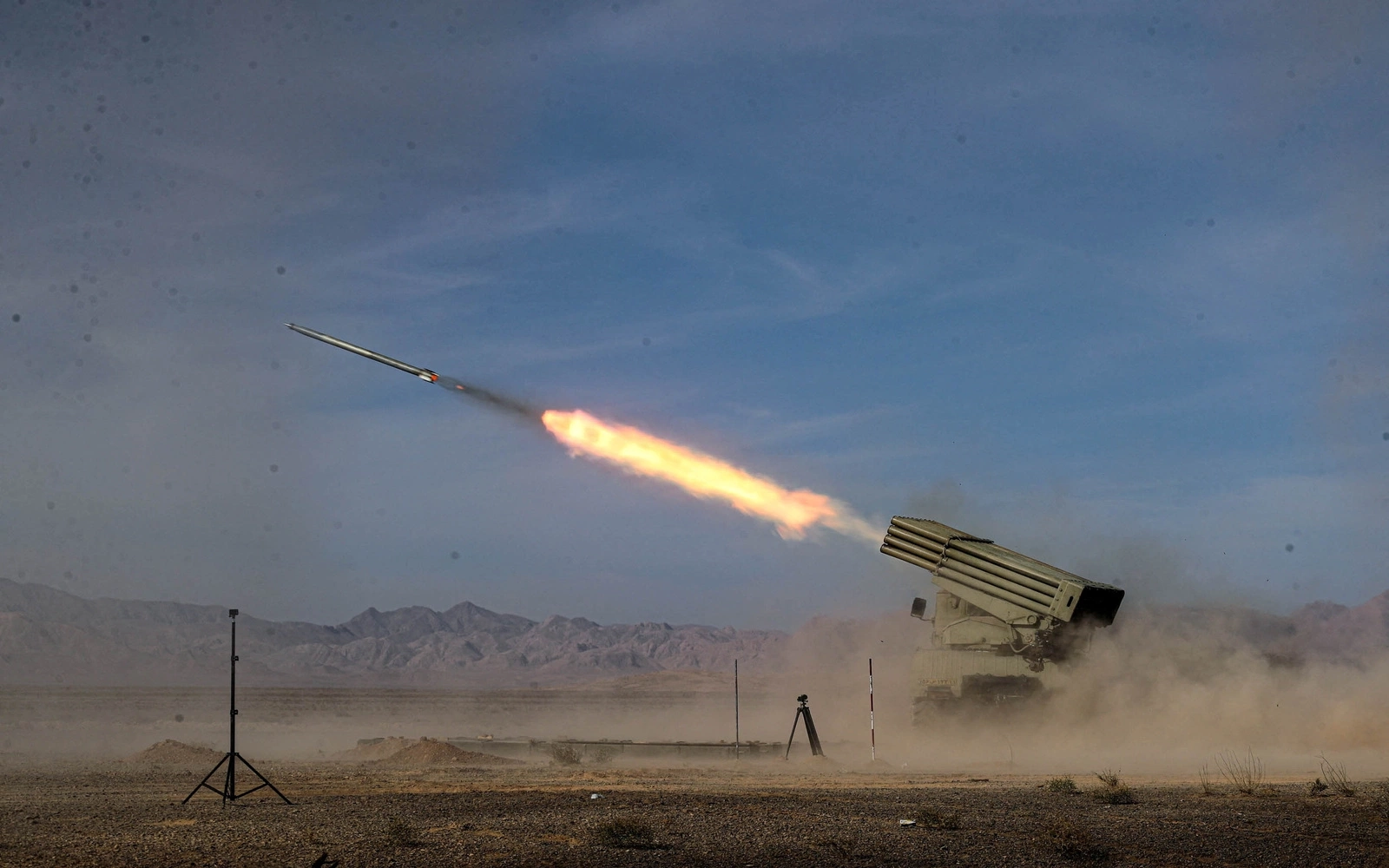 Israel attacks Yemeni port, threatens naval and air blockade