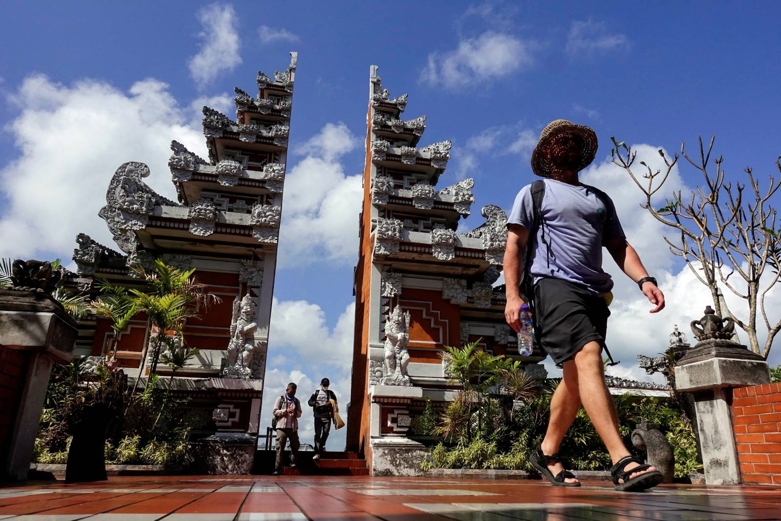 2 Australians shot in Bali, 1 dead