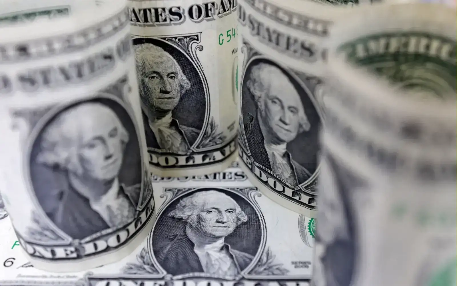 US dollar declines as traders assess tariff outlook