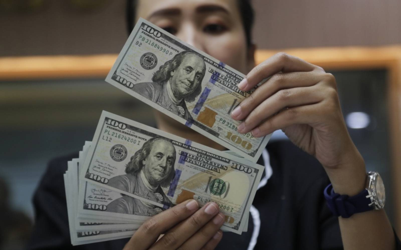 Dollar stalls as Israel-Iran truce boosts risk appetite