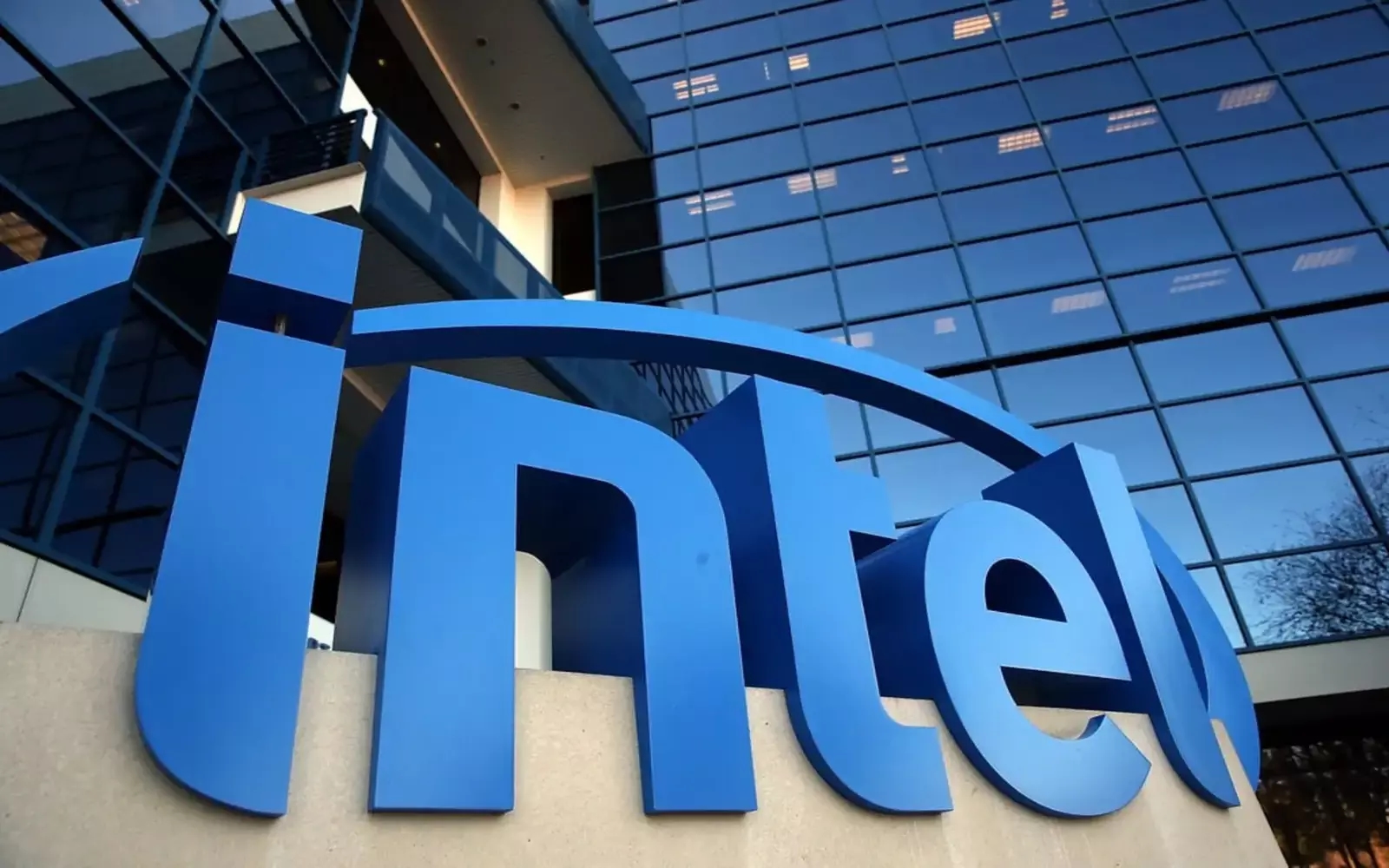 Intel revenue climbs as 15% workforce cut takes effect