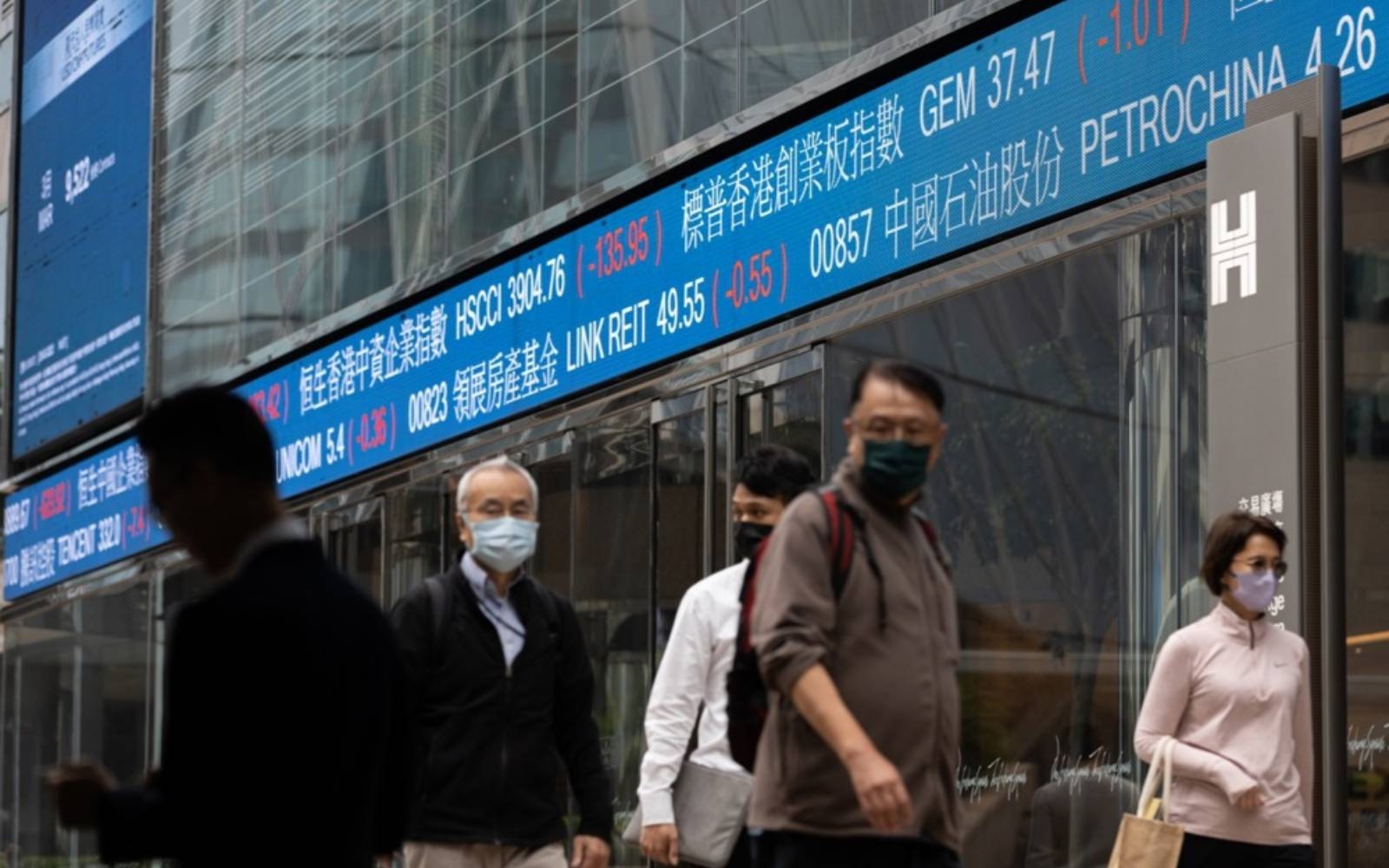 Hong Kong stocks edge down as investors eye funding conditions
