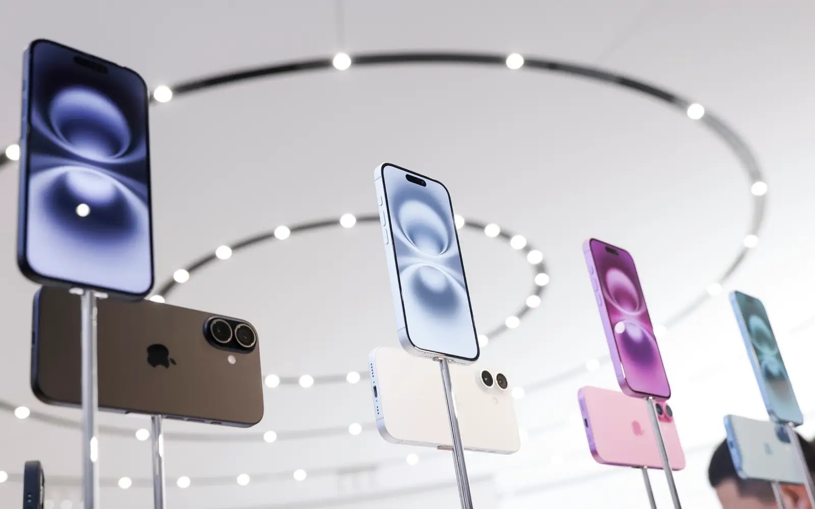 Spanish competition watchdog expands probe into Apple