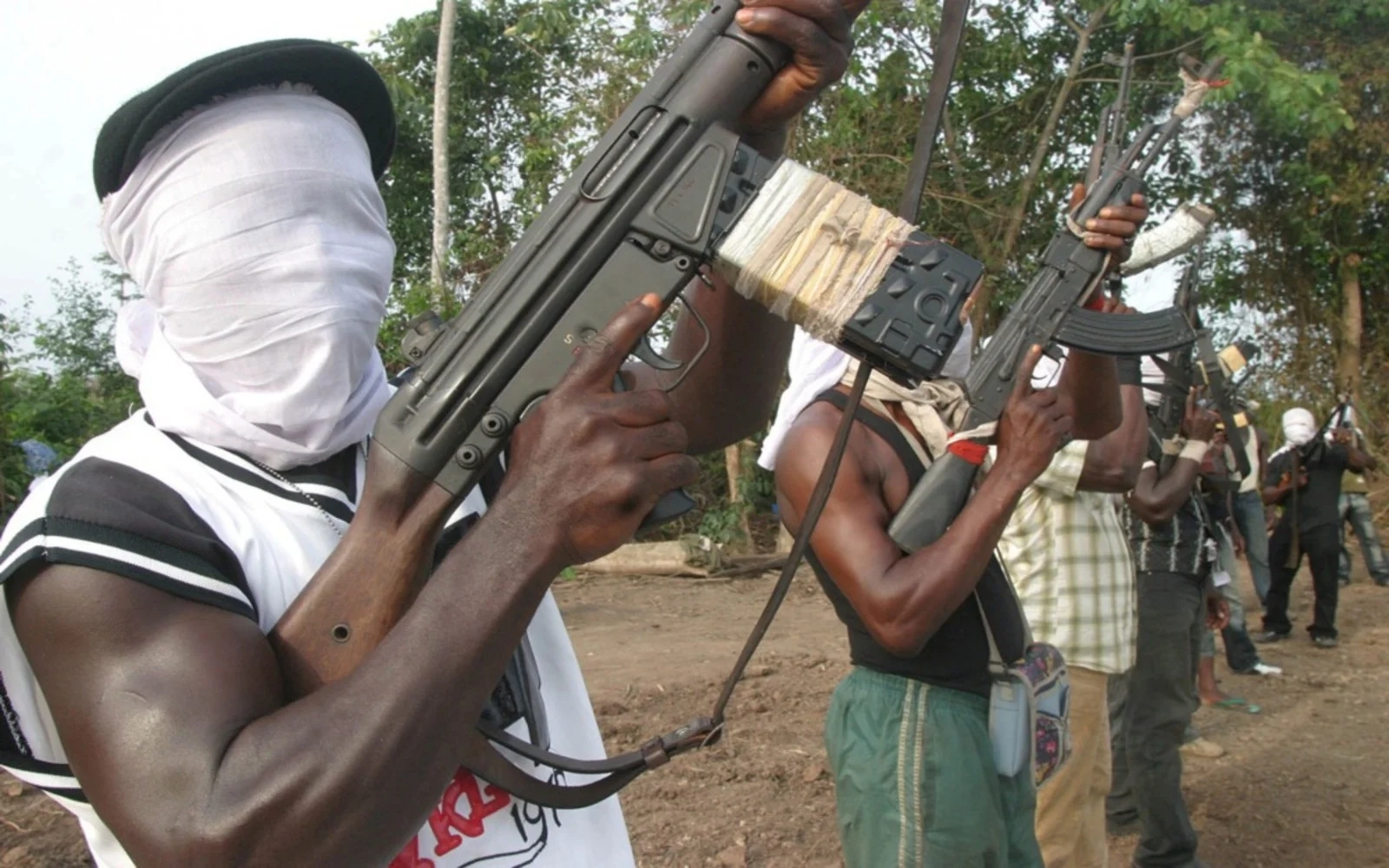 Gunmen kill 23 in Nigeria's central region