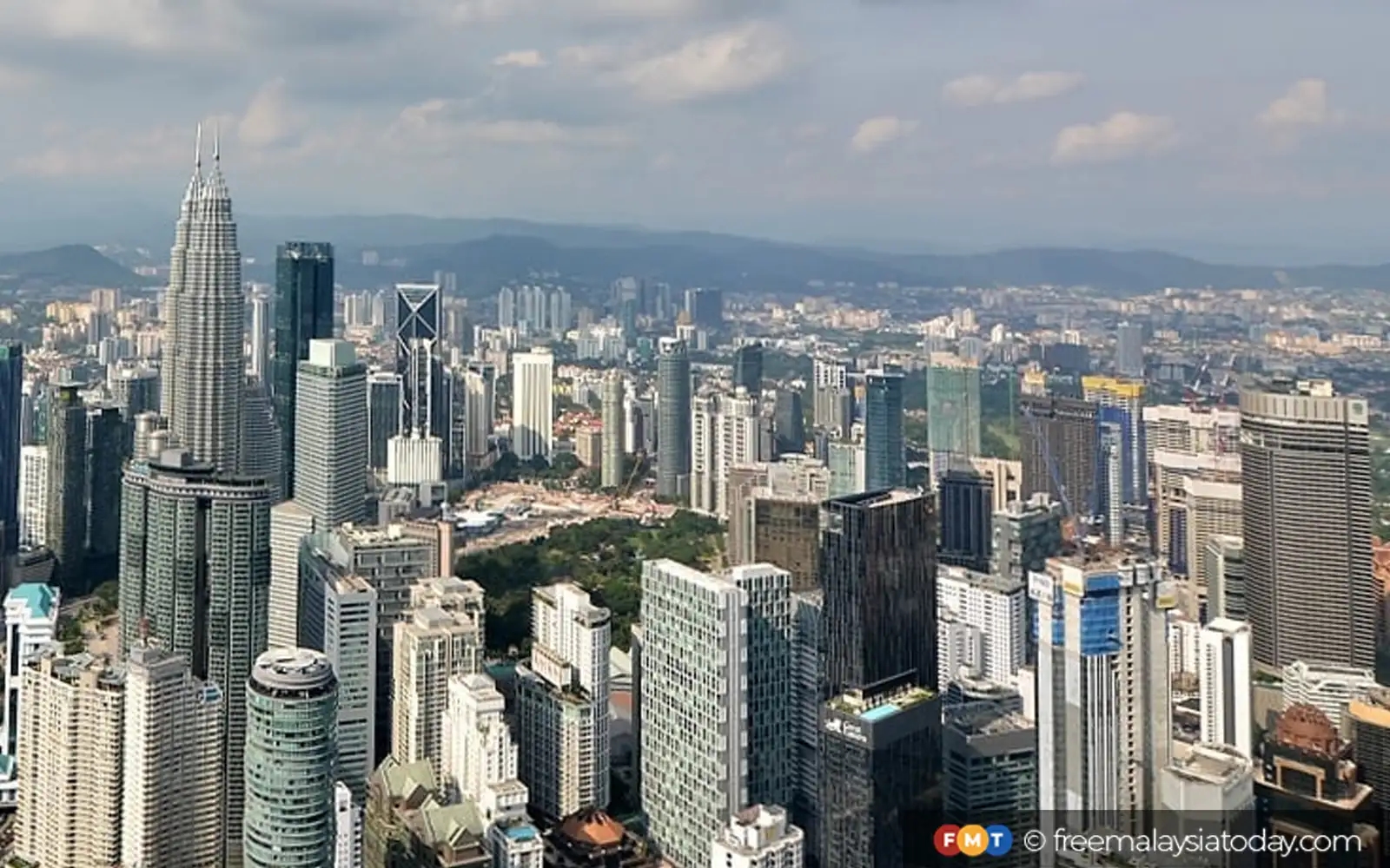 Malaysian growth unexpectedly quickens despite trade risks