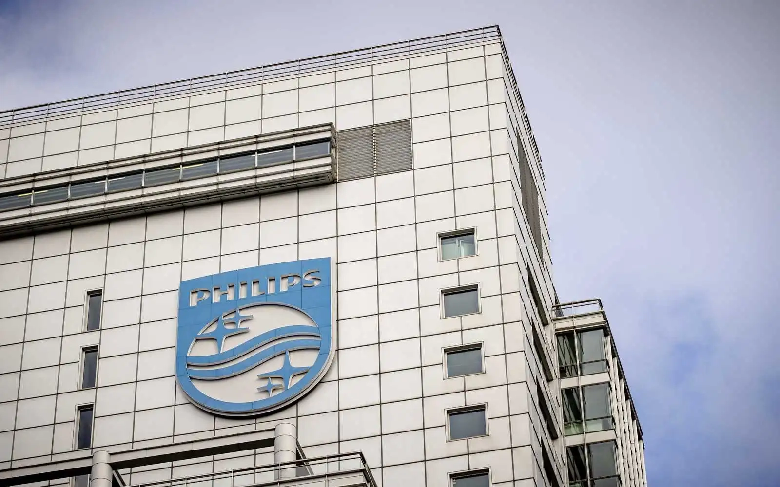Philips turns in a profit but China, tariffs weigh