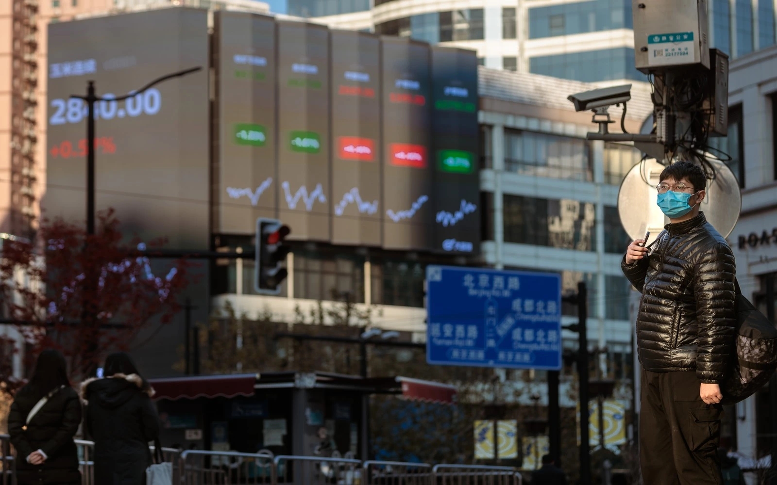 The art of hogging headlines, using tariffs
