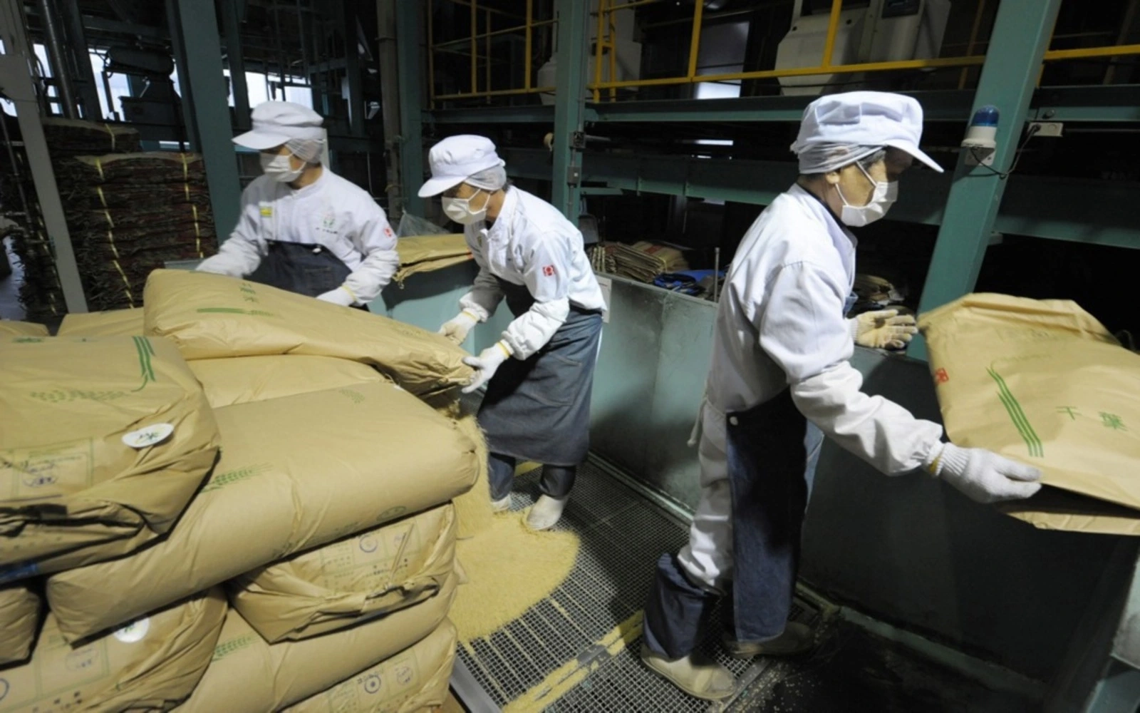 Japan aims to slash stockpiled rice prices to ¥2,000 per 5kg