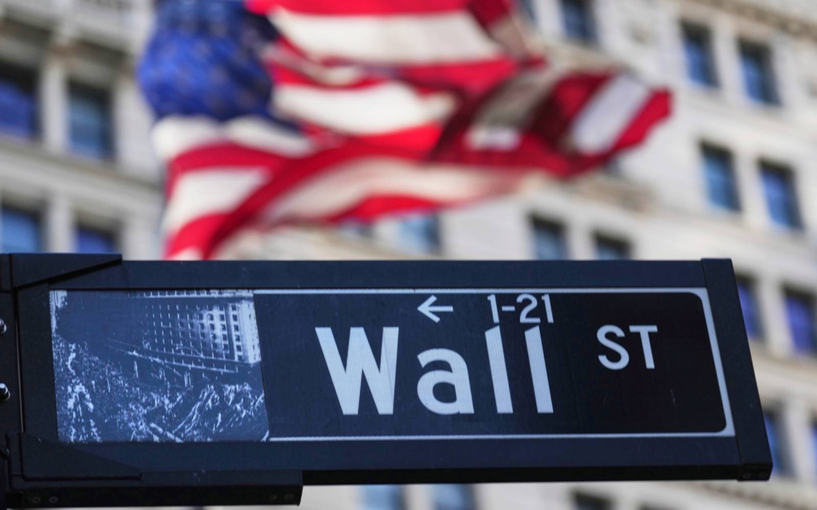 US stocks edge higher while dollar dips after Moody's downgrade
