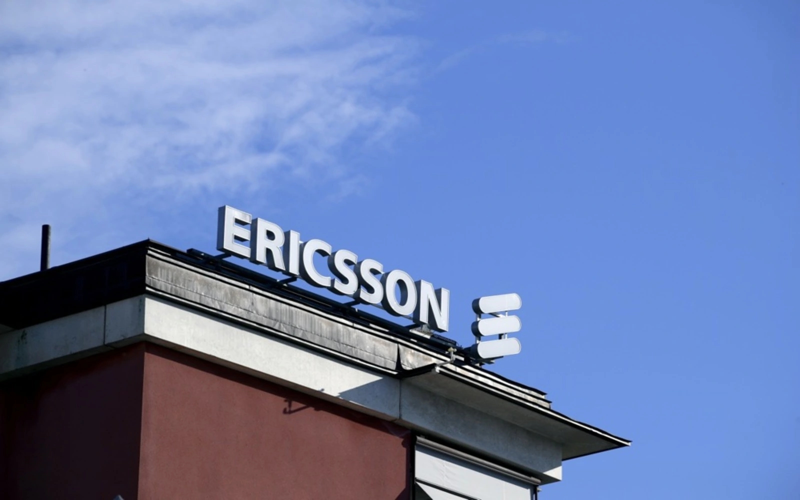 Currency headwinds wipe out Ericsson's sales gain