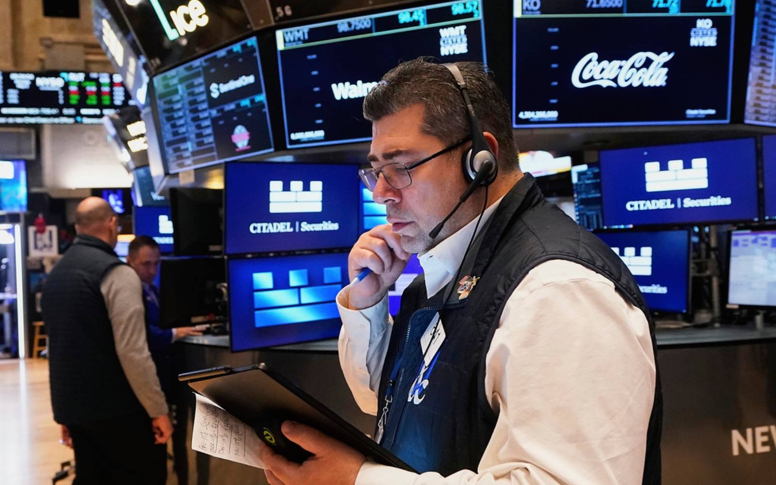 Stocks retreat as traders cautious before Fed rates call