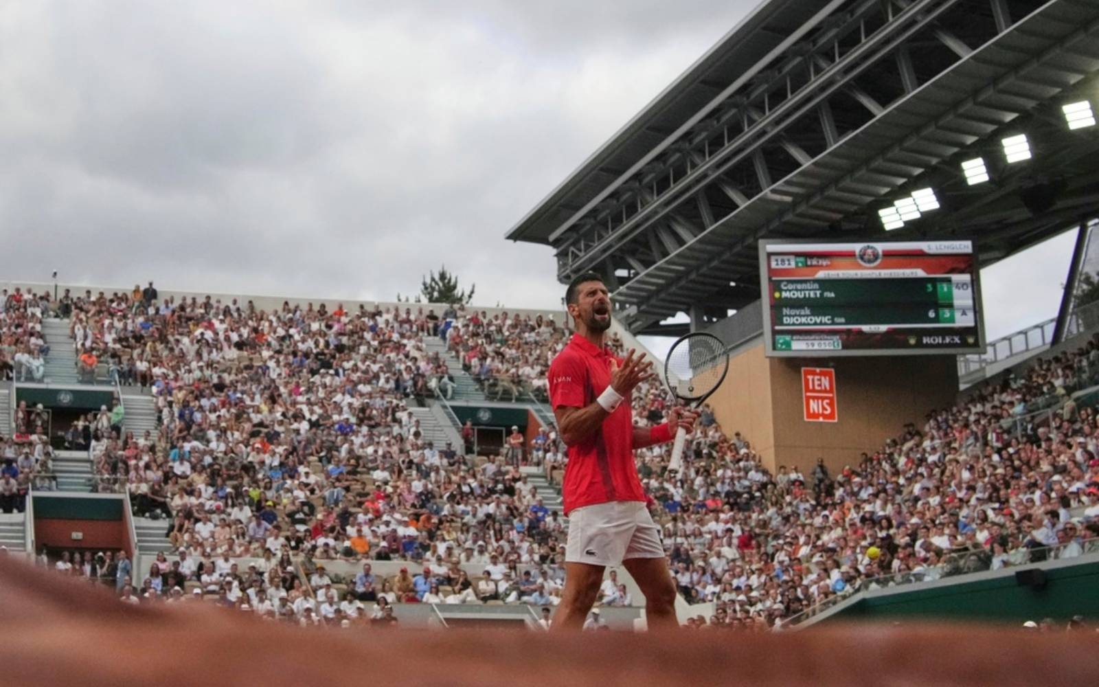 Djokovic rolls past Moutet to reach French Open last 32
