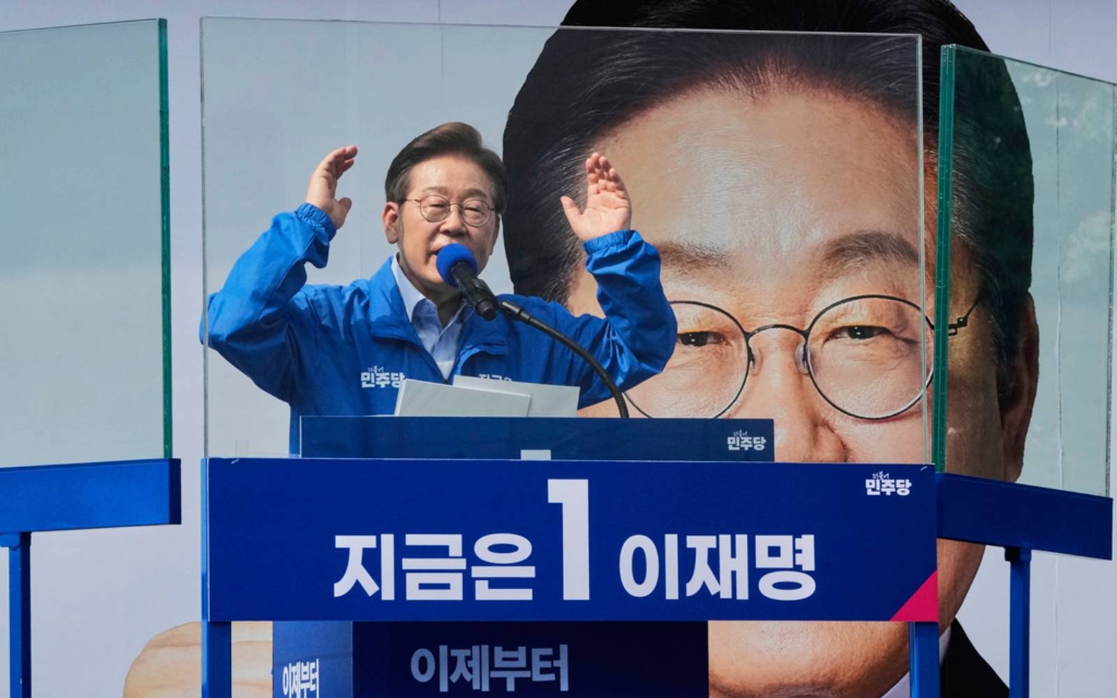 S. Korea's liberal candidate Lee holds clear lead a week before presidential vote