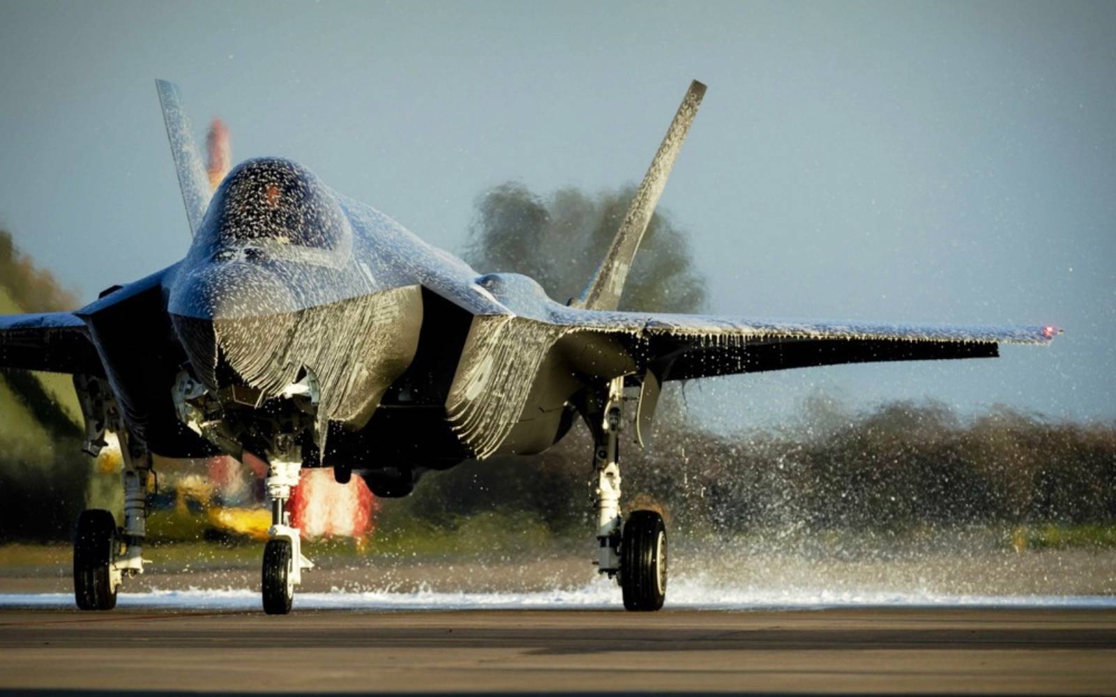 UK govt defends supplying fighter jet parts to Israel