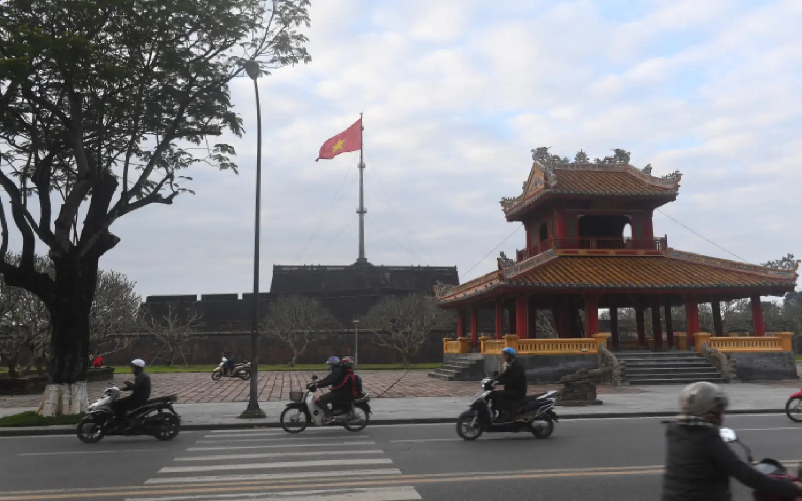 Vietnam detains man over damage to ancient throne