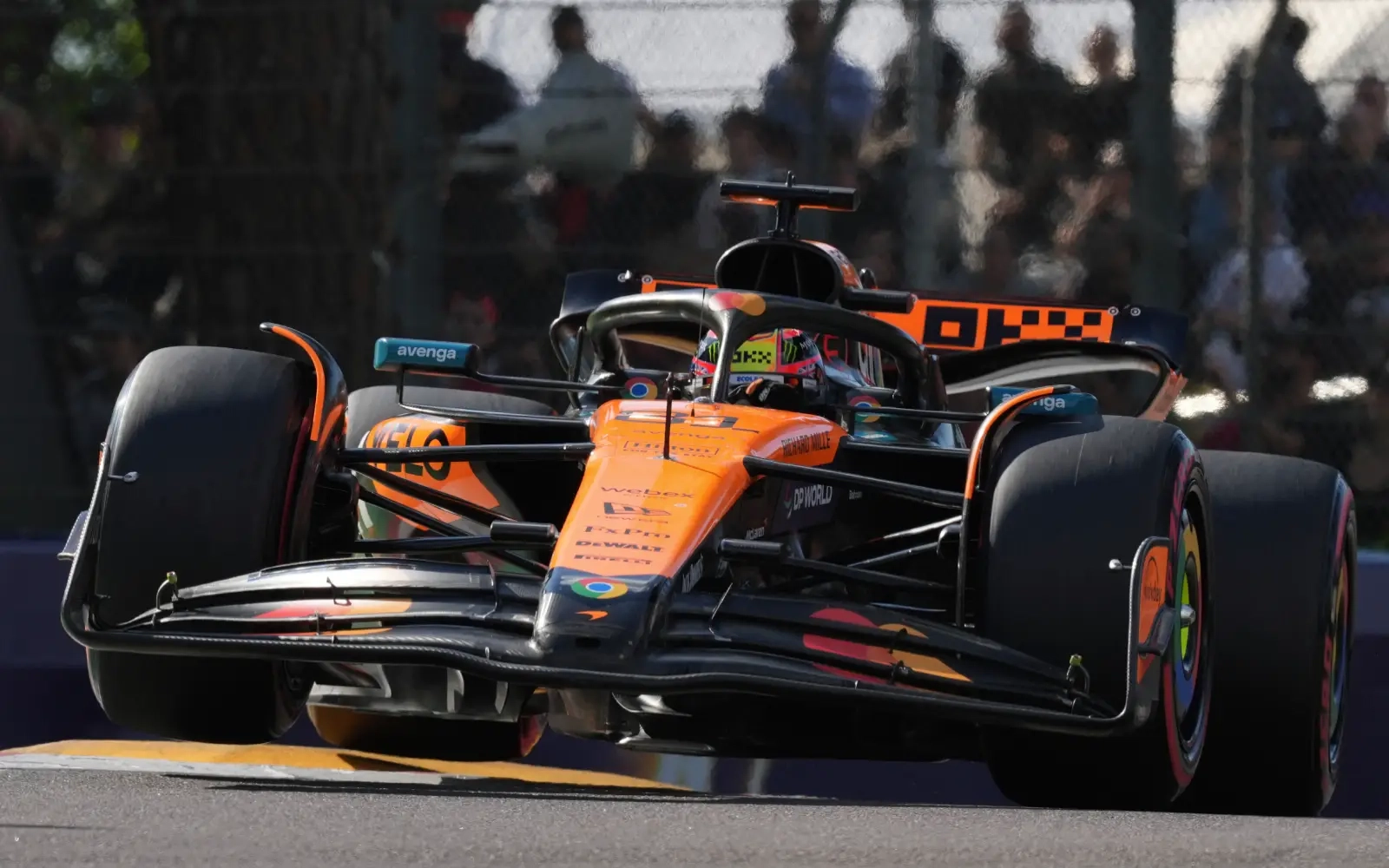 Piastri keeps calm and takes the pole from Verstappen