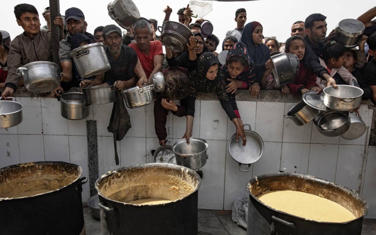 Looting of Gaza stores, community kitchens signals worsening hunger crisis