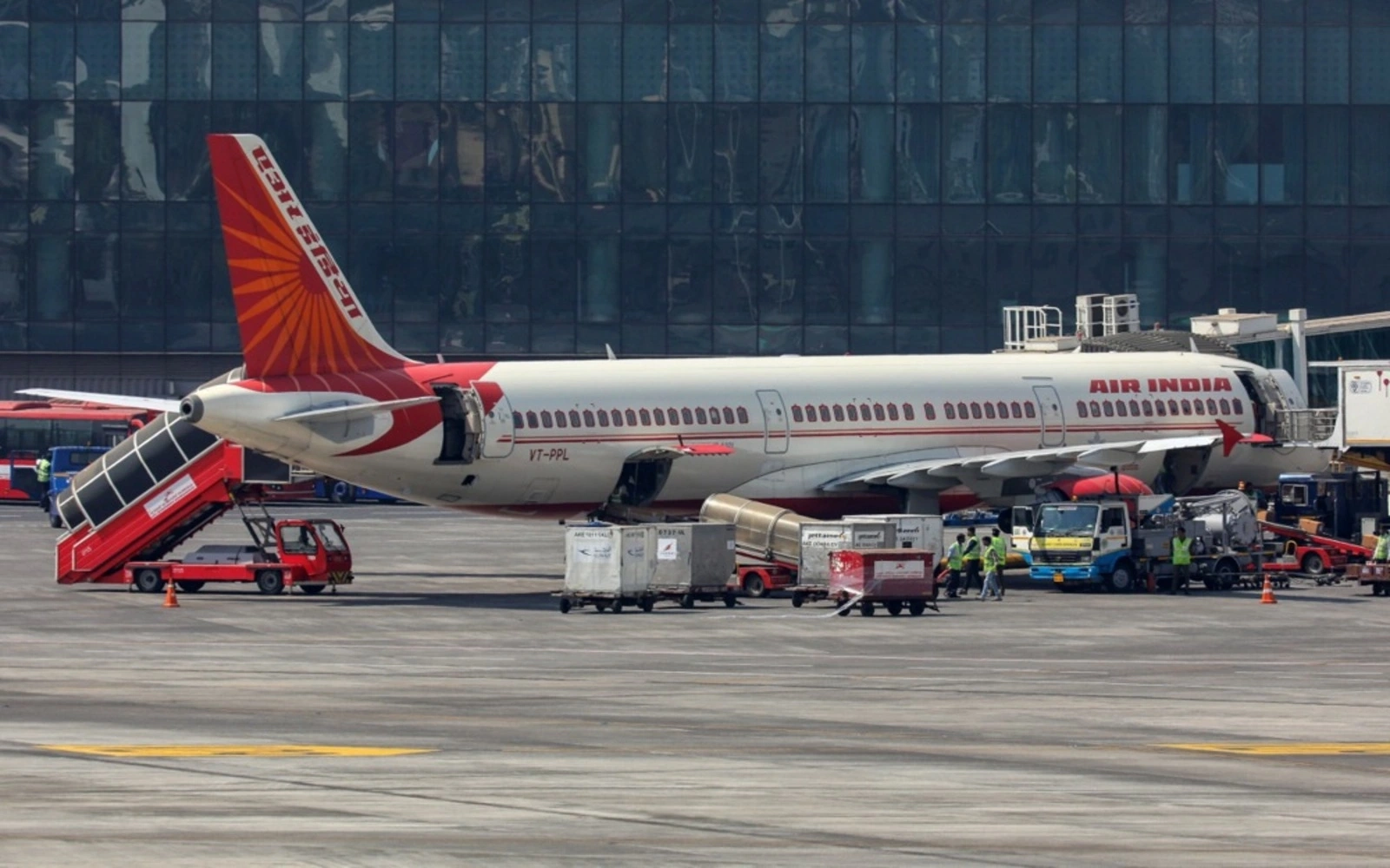 Air India Dreamliner returns to Hong Kong after technical issue mid-air