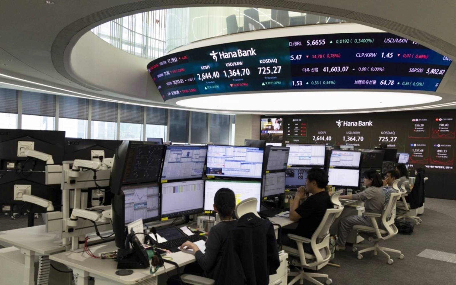 Asian shares, US dollar climb on rosy data, tech optimism