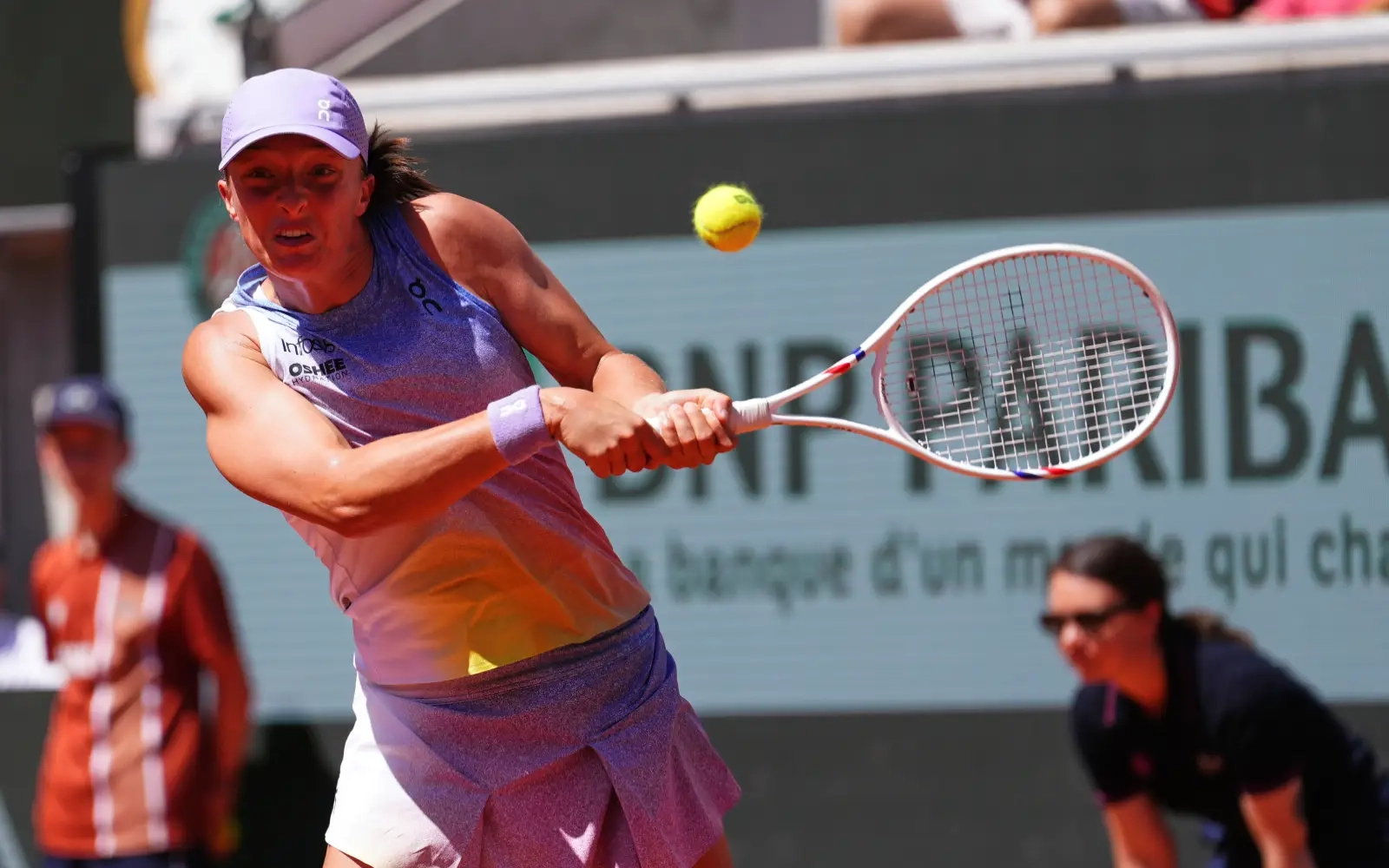 Swiatek stays cool to beat Cristian at French Open as temperature soars