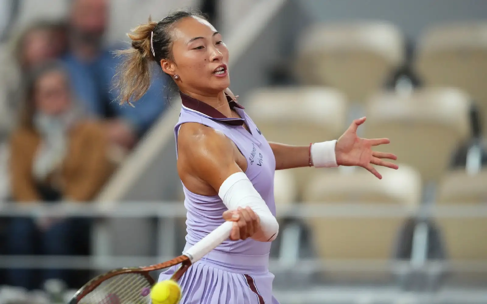 Zheng beats Pavlyuchenkova to stretch winning run in Paris