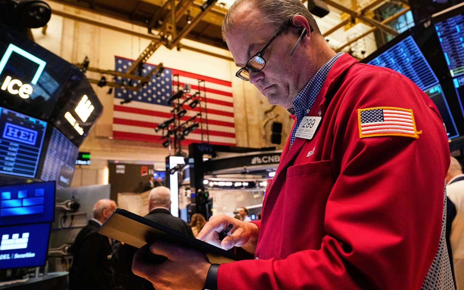 Wall Street stocks tumble as worries mount about US debt