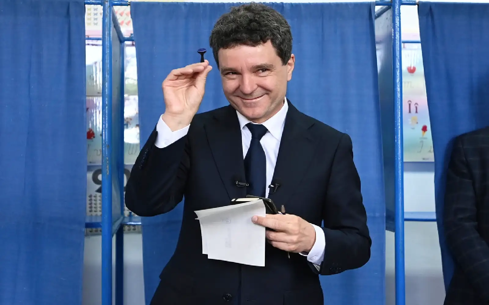 Romanian top court rejects challenge to annul presidential election